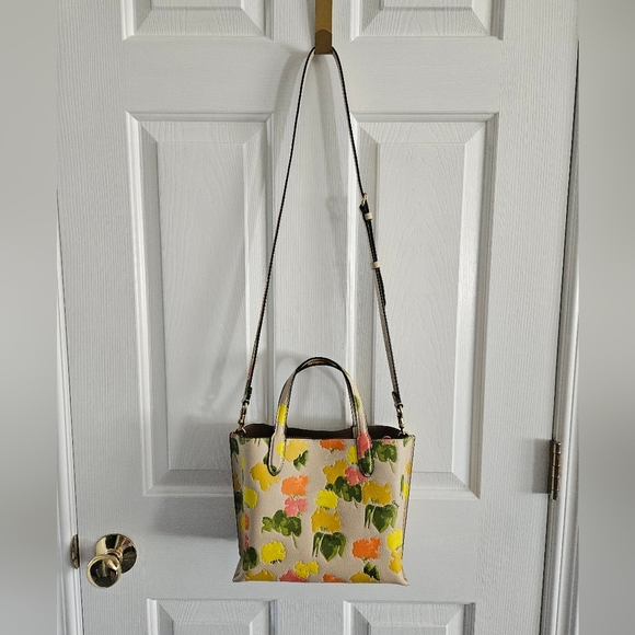 NWOT Coach Floral Printed Willow Tote 24 + Matching Piper K Fruit Bag Charm - Picture 12 of 13
